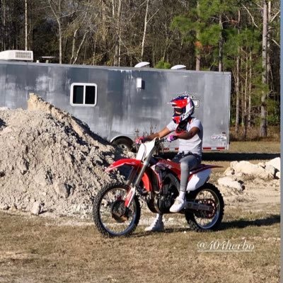 TreyVersace's profile picture. somewhere getting some pape