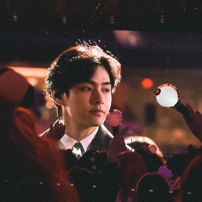 BTS pour vie💜 왜요? 제가 빌보드 핫백 이위가수팬 처럼 생겼나요?
