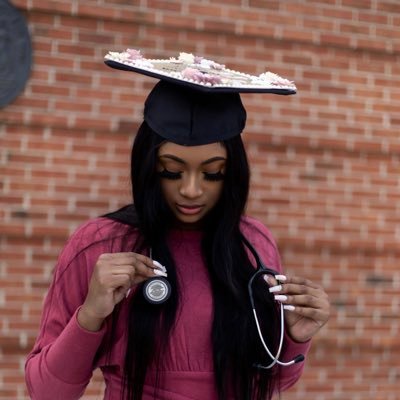 RN, BSN • USCU ALUMNA 💚🖤 • Instagram: tay_glo