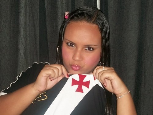 Ola,meu nome e Dayane tenho 16 aninhos sou da cidade maravilhosa e estou aqui para fazer amizades e twittar muitooo !! Amo muito td isso.