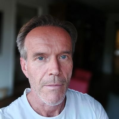 Scientifique, défenseur de la France et de sa souveraineté, partisan du débat d'idées.
Résistant à la pensée unique et à tous les dogmatismes.