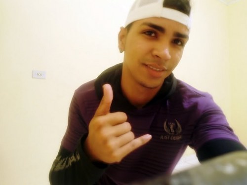 Estudante de 19 anos, apaixonado pelo Botafogo e em busca de um grande futuro.
