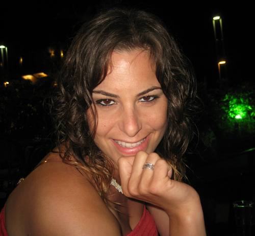 LeoraBobrove's profile picture. Explorer+Die hard music fan+Wannabe entrepreneur+Communicator+Analytical thinker+Extrovert+Internet Maven+Travel advocate+Sci-fi aficionado+Twitter ninja in tra