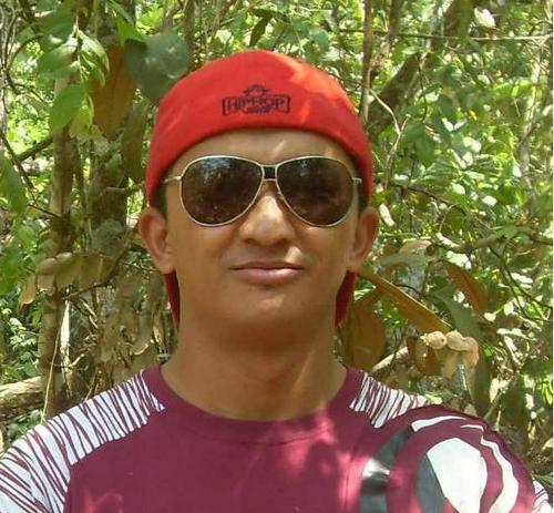 Estudante de Contabilidade, Administrador, Fluzão, Corneteiro de Futebol, e Pretendendo Atingir o Record de 5.000 horas de Buteco..