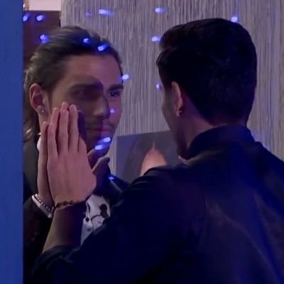 EvaMaraDaz1's profile picture. 🍀No hay nada más bonito que escuchar a tu 💙... en calma...  
🍀Si pierdes las formas... pierdes también la razón 🍀🌺