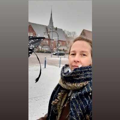corinna_simon's profile picture. Ich bin Kassiererin
Hab viel gemacht viel erlebt bin dadurch geprägt ich lache gern in Corona Zeiten schau ich allein fern.Single seit ich 24 J. bin u. hetero