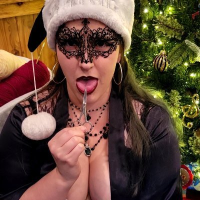 maskedandcrafty's profile picture. Crafting and singing are my passions so that's what I do - but with a sexy twist!
Streaming and additional photos on https://t.co/dOTjEAubaL !