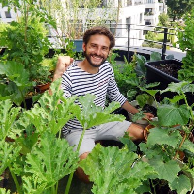 👨🏻‍🌾 Balcony Chief Growth Officer 🍅 Urban Gardening Author & Urban Permaculture Teacher 💚 Spreading Green Love & Growing organic food 🌱