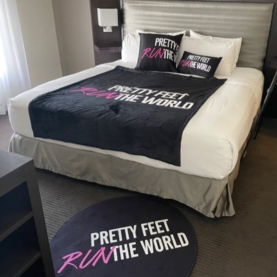 🌍 Global Community of Women with pretty feet 🦶🏾 #sucktoesnchill #suckmytoesfirst #prettyfeetruntheworld #prettyfeetmafia