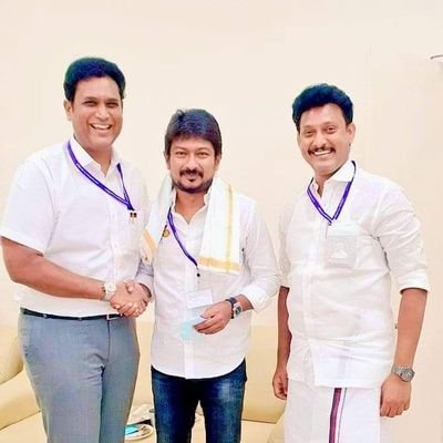 MannaiVeeras's profile picture. 