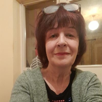 Looking through the wrong end of a telescope. Lecturer & tutor, mainly on Irish literature & poetry. Write poems. Life is nicer on the purlieus.