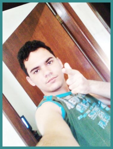 sou uma pessoa que gosta de fazer amizade,
sou extrovertido, simpatico, brincalhão... podem me seguir,
sigo de volta.. abraços