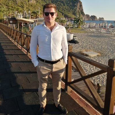 Milyoner Ordinaryüs ✍️
Severim kazandıran herşeyi , 💸 
Sevmem kaybettiren hiçbir şeyi 😎