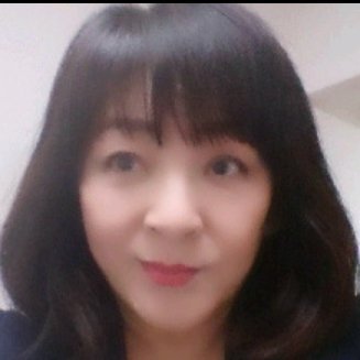 silktherapylabs's profile picture. 20年前私が出逢ったのは天の虫…蚕でした。シルクロードは文字どおり絹の道。ほんの小さな幼虫が紡ぎだす1筋の糸は西洋と東洋の文化を結びつけるほど強力でした。シルク・繭・蚕のフン・蛹などを有効利用した天然成分に拘り洗顔料やパック・を開発。シルクセラピー主宰。著書雑誌・講演★蚕のフンで絹の肌著★蚕のフンは6角形の星型