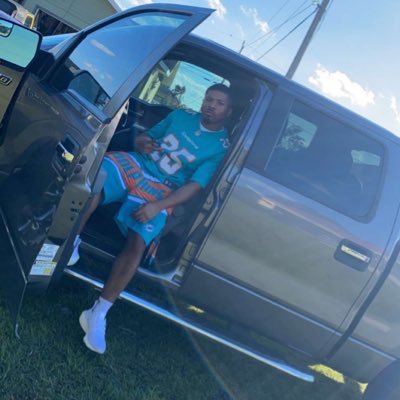 Chasing a mill one blue strip at a time glee🤑 RR🌎 M.T.💙💙🙌🏾