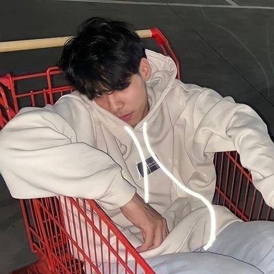 heymakro's profile picture. please never fall inlove again