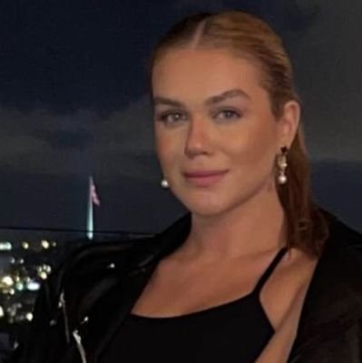 funreads's profile picture. DA at https://t.co/XPWMPrjhY2

Covid vaccinated. 

Telling you I'm a millennial without telling you I'm a millennial.

(She/Her)