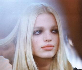 Credit service representative http://t.co/1zj3H5PcXl! I heart palm trees, nail polish and my favorite model is Daphne Groeneveld (as you can see from my pic).