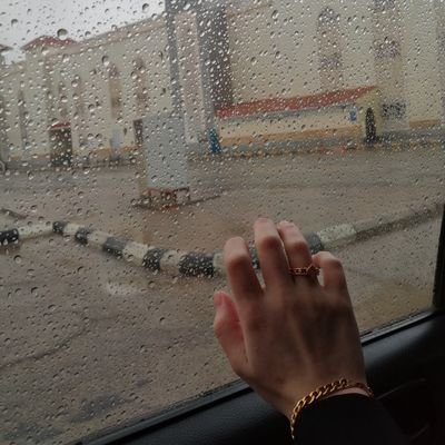 مَن لا يكون معي في العاصفة لا أحتاجه عندما تُشرق الشمس✨.