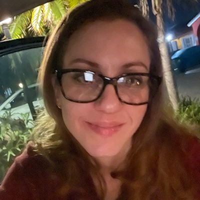 arianav24's profile picture. 