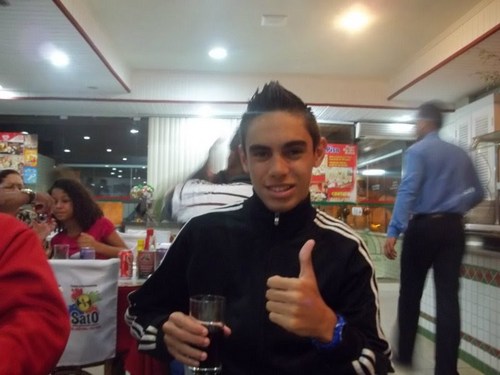 A vida e praia . E o resto e onda !