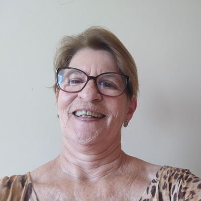 Sou uma pessoa alegre, gosto de fazer o bem. Bolsonaro até o fim. Se não sigo todos de volta, tenham paciência que chego lá. O tt me limita diariamente.