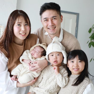 アメリカ育ち、バイリンガル。日本にいながら自然に英語を身に付ける方法をわかりやすく紹介!アメリカで勤務→ネイティブ英語教師→外国人教育担当→英語セミナー担当→英語コンテンツの企画、和英翻訳しています。YouTubeでバイリンガル子育て、英語学習法をアップ中!子育て中に使えるフレーズをつぶやきます。
