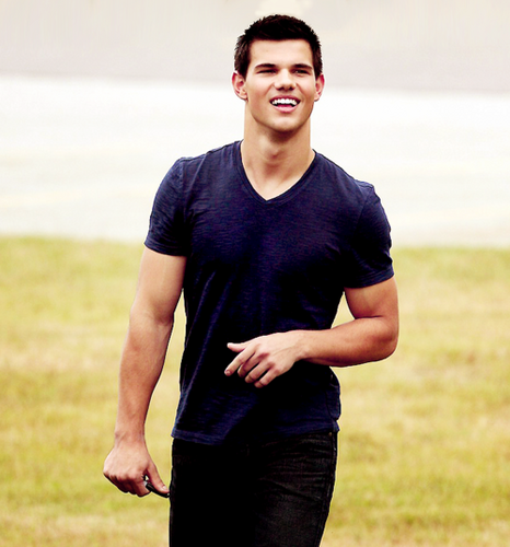 thisunreal's profile picture. I'm just a fake guy with real emotions.