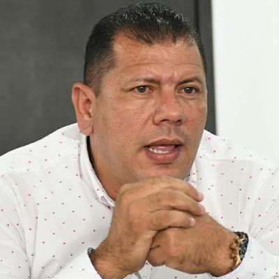 Abogado,administrador público,contador técnico profesional.Especialista en Derecho Administrativo,Representante de los egresados Esap -Atlántico.