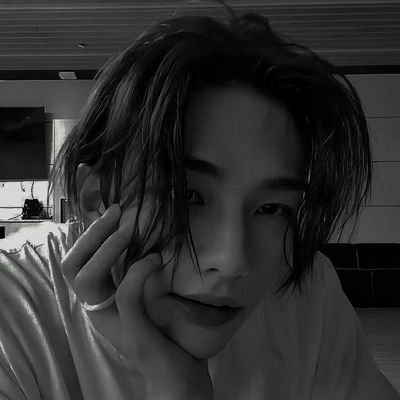𝔰𝔱𝔯𝔞𝔶 𝔨𝔦𝔡𝔰
🏳️🌈
eu e o stray kids vendo bob esponja