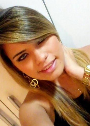 ''Acredite em você mesmo, pois é só você que pode se alto julgar... Quanto ao resto, bom, ninguém nunca precisou de restos para ser feliz.''