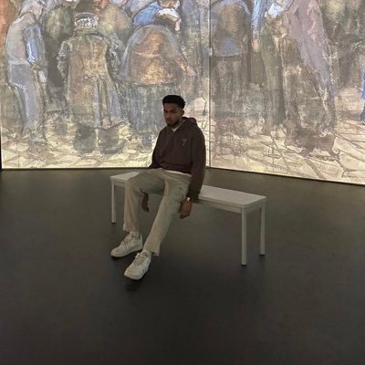 zeeshanhussain_'s profile picture. Doc