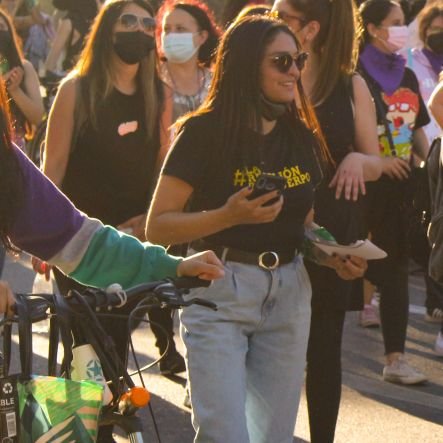 Relacionadora Pública y mamá de Máximo 🌟💜 respirando y
sintiendo el feminismo. 
Activista @Rebeliondelcuerpo 💛🖤