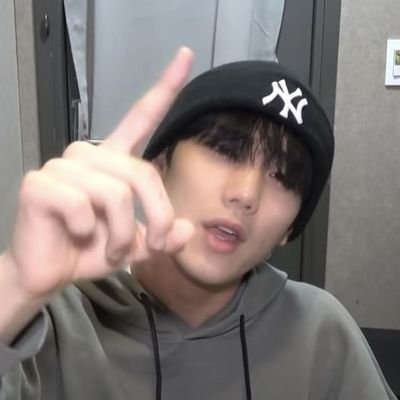 jiung: they saw me and everyone was like oh oh a pretty boy lets hate on him