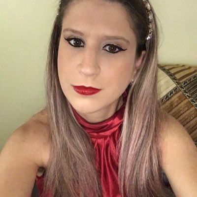 FabianaFBravo's profile picture. 📷https://t.co/68eWIdDw9k. #Virginiana #Pedagoga #ProfissionaldeMarketing #Apaixonadaporlivros #bichinhos #viagens #café