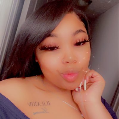 Dessi Hall | 24 | MDIP 👑 | Upcoming Nail Artist 💅🏽| Dog 🐶 Mom
