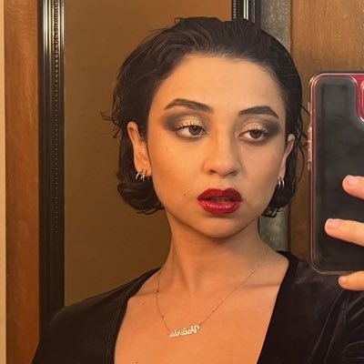 ValeriaaGee's profile picture. I’m back back back again