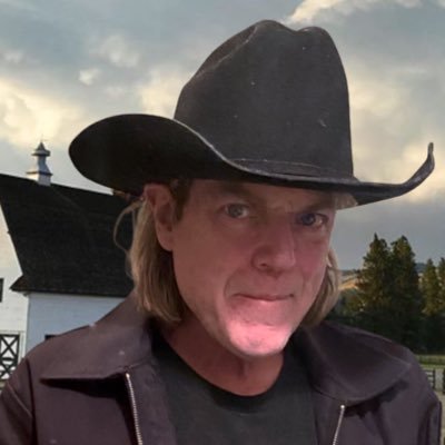 Artist in life. Hollywood scenic artist, Mural artist, Chef, Pastry Chef, Restaurateur, WINNER: Netflix Sugar Rush EXTRA SWEET episode Breakfast, Lunch & Dinner
