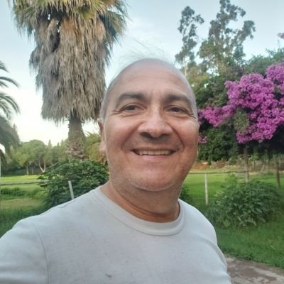Ente pensante, transitando rutas flanqueadas por injusticias.
Del lado del pueblo.
Médico.
Institutano.
PUC.
