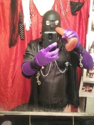 Non pass crossdressing satin fetishist loves BDSM. Especially nipple torment. Wants to worship all GG s and Tranz. LovCorsets, stockings satin gloves, and heels