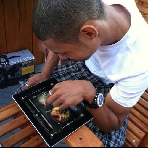 iDiJay_Danny's profile picture. Just your adverage DJ pushing the human soul to its limits. In the meantime, searching for some good cupcakes.