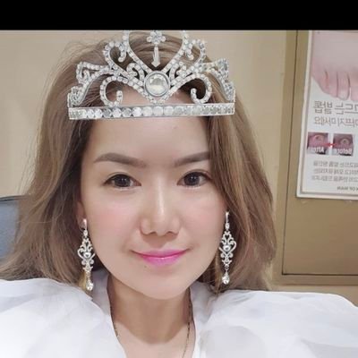 ▶️퀸즈영이마켓◀️ 쇼핑몰 대표 ceo 전영이 입니다
인스타그램 or페북 or 틱톡 or 유튜브 ID 전영이
카카오톡or 카카오스토리 ID hosanna0204
h.p 010.2030.4625
퀸즈패리스 토탈패션의류잡화 제조 및 판매를 하는 쇼핑몰 입니다.^^ 유튜브전영이 좋댓구