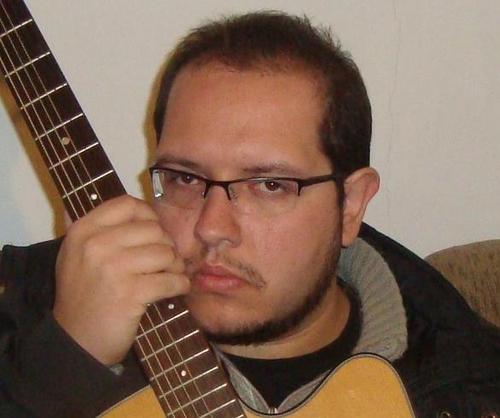Músico Católico, vocalista da Banda Queda Livre, acadêmico de enfermagem e amante da VIDA