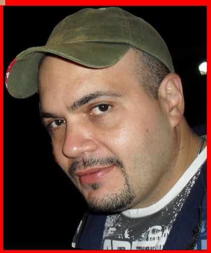 Sou alguem q esta tentando ser feliz....