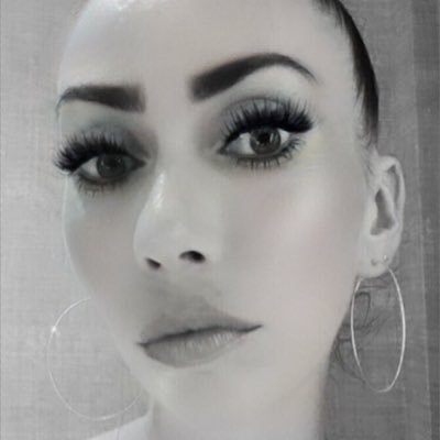 London based Freelance Makeup Artist working within the Fashion and Music Industries