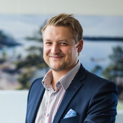 Isä, töissä virkamies @tervettatyota @avitwiittaa, Ex puukäsi ja puusilmä kaukalosta, 
@HJT_raitapaidat hallituksen jäsen ja otteluvalvoja @FinhockeyOffice