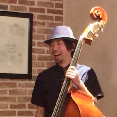 ベース演奏、作編曲、ディレクター、専門学校講師、音楽制作ユニット「ca(+nn)」の「ン」のほう。参加した作品やライブ→MISIA、reche、中澤卓也、手越祐也、コレサワ、スネオヘアー、高野洸、鈴木瑛美子、近藤利樹、庄野真代etc