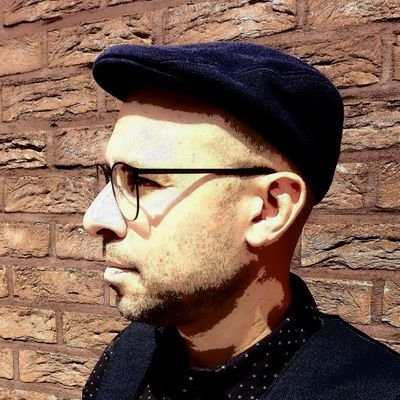 Sortie du premier roman « La deuxième à droite, et droit devant jusqu'au matin ! » le 11 mars 2021.