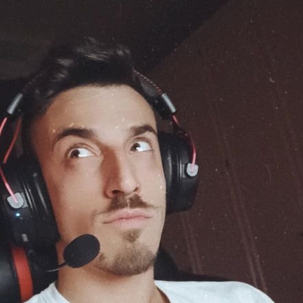 LucaLoffredo12's profile picture. Il destino mescola le carte ma siamo noi stessi a giocarle.

Mtg tyro 🤹