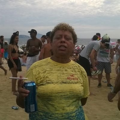 Carnavalesca,alegre,de bem comigo,se quiser contigo também!!!!